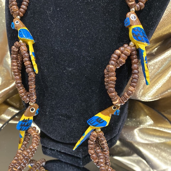 Parrot Necklace Brown Beads and 6 carved wooden blue and yellow Parrots EUC - Picture 2 of 11